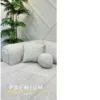 sofa con cojines